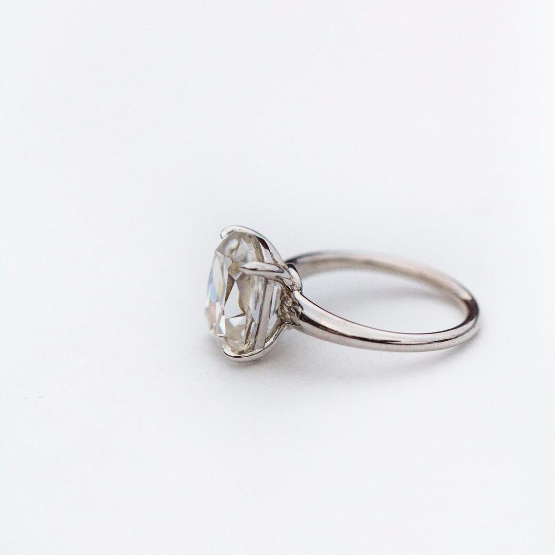 Moissanite Ring - แหวนมอสซาไนต์ทรงคุชชั่นคัต 6 กะรัต รุ่น Old Mine,