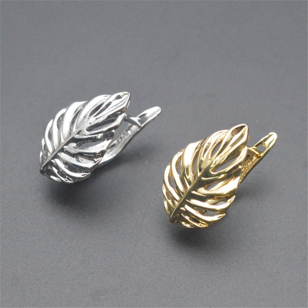 Gold Plated Ring - ต่างหูแบบตะขอเกี่ยวรูปใบไม้ ชุบทอง 18K จำนวน 1/2 ชิ้น