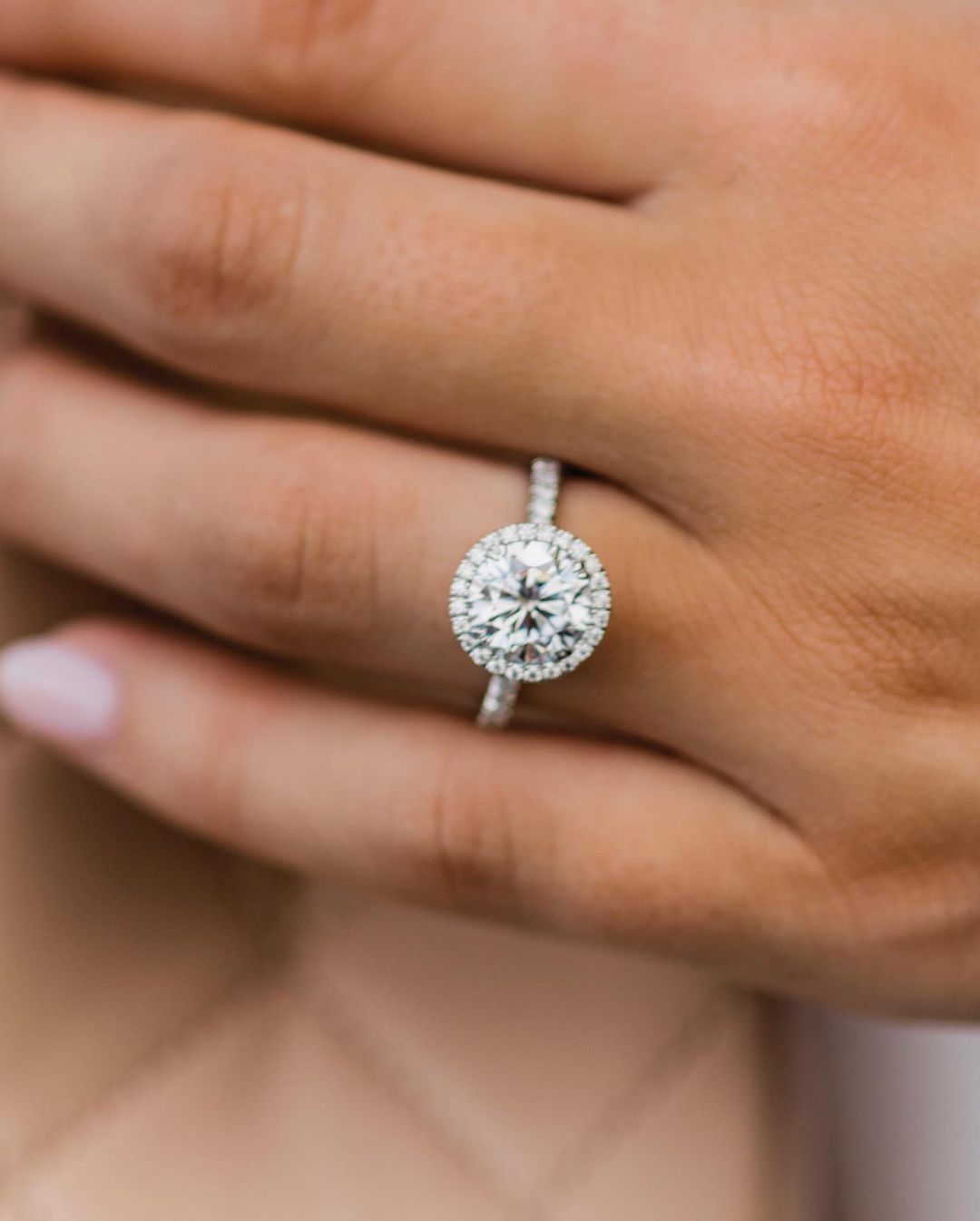 แหวนแต่งงานโมอิสซาไนต์สังเคราะ - Moissanite Ring บทวิจารณ์และราคา