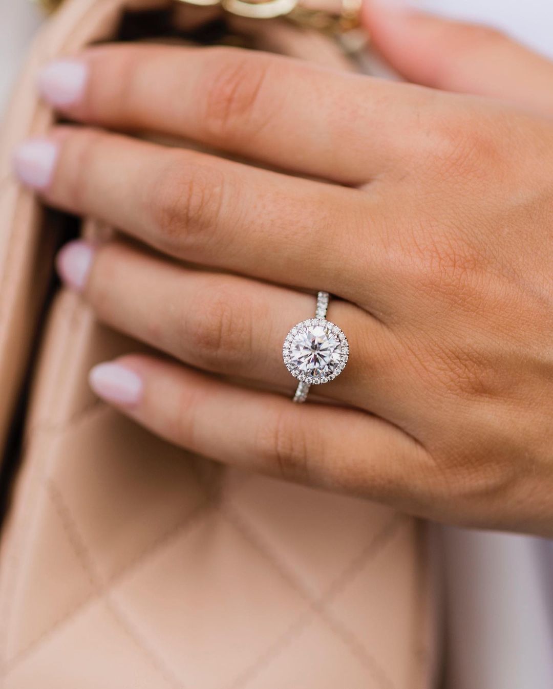 แหวนแต่งงานโมอิสซาไนต์สังเคราะ - Moissanite Ring บทวิจารณ์และราคา
