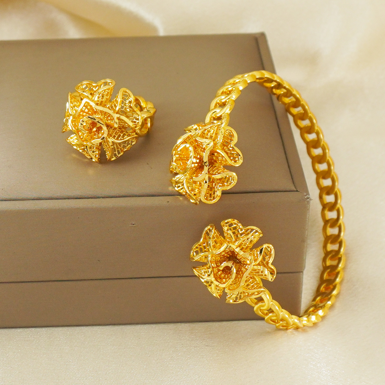 สร้อยข้อมือทองแดงชุบทองที่ขายด - Best Jewelry Watches Women บทวิจารณ์และราคา